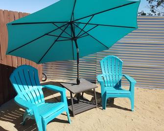 \'Lucille\' Vintage Glamper Hideaway - Joshua Tree - Patio