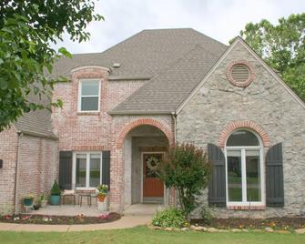 Lake Front Property With Swimming Pool In Quiet Neighborhood - Jenks - Building