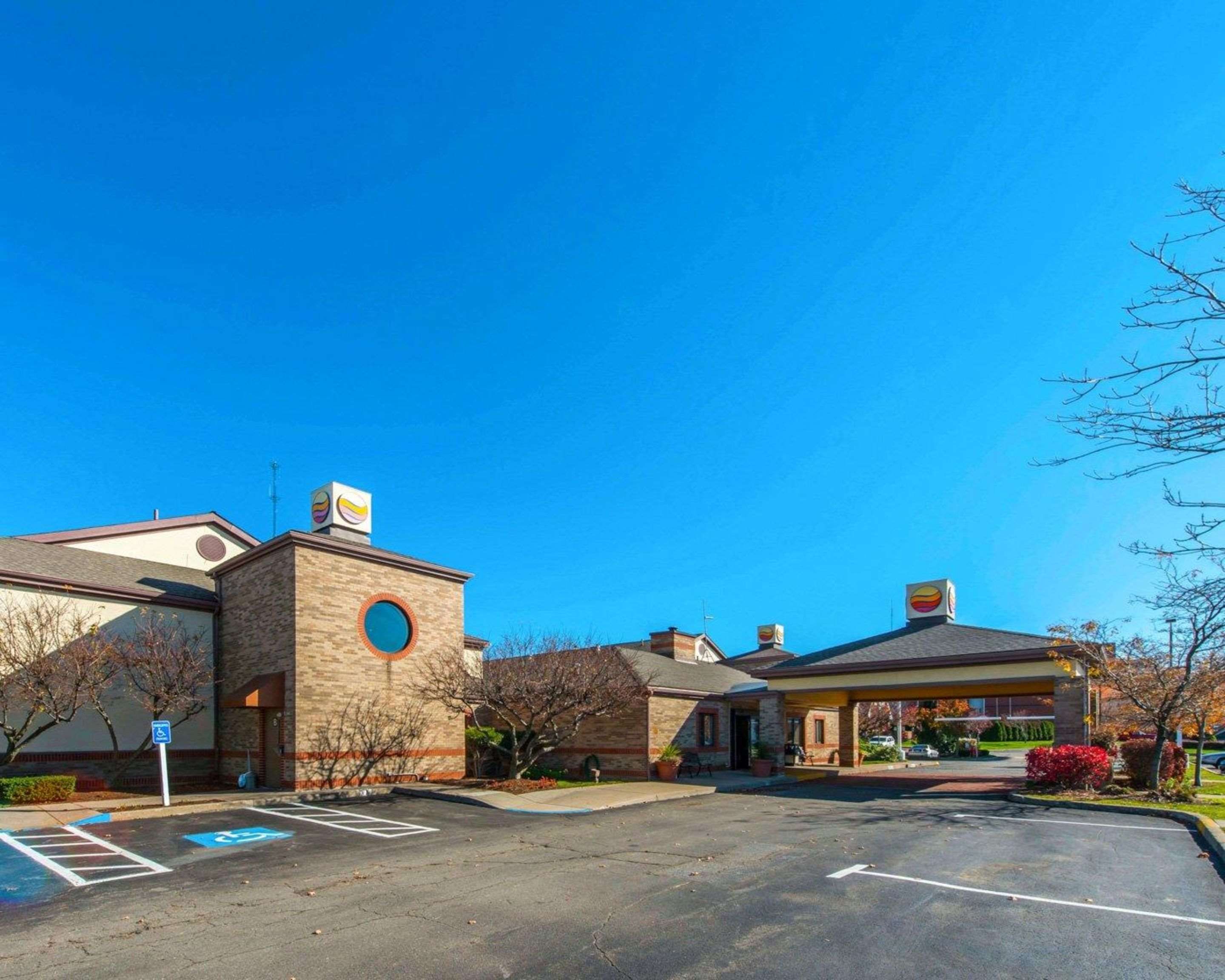 Comfort Inn Suites 76 1 6 5 Erie Hotel Deals Reviews