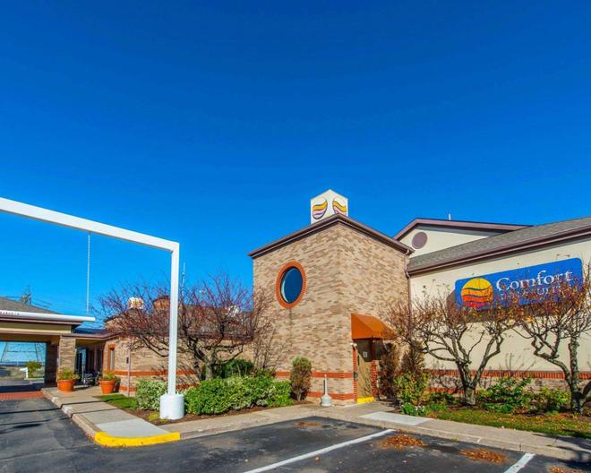 Comfort Inn Suites 76 1 6 5 Erie Hotel Deals Reviews