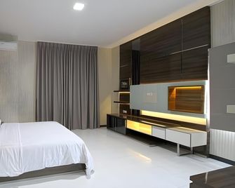 Twin Star Hotel - Surakarta - Slaapkamer