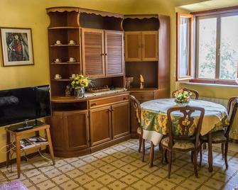 Casa Valle, Scansano: 2-room apartment, max. 4 people, in the center, swimming pool - Scansano - Sala pranzo