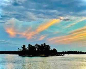 Amazing location on the St Lawrence River - Brockville - Beach