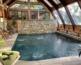 Bohemian chíc 2 bedroom home w/ indoor pool & sauna in Sag Harbor. - Southampton - Pool