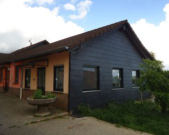 Bauernhof mit Ferienwohnung - Saarburg - Gebouw