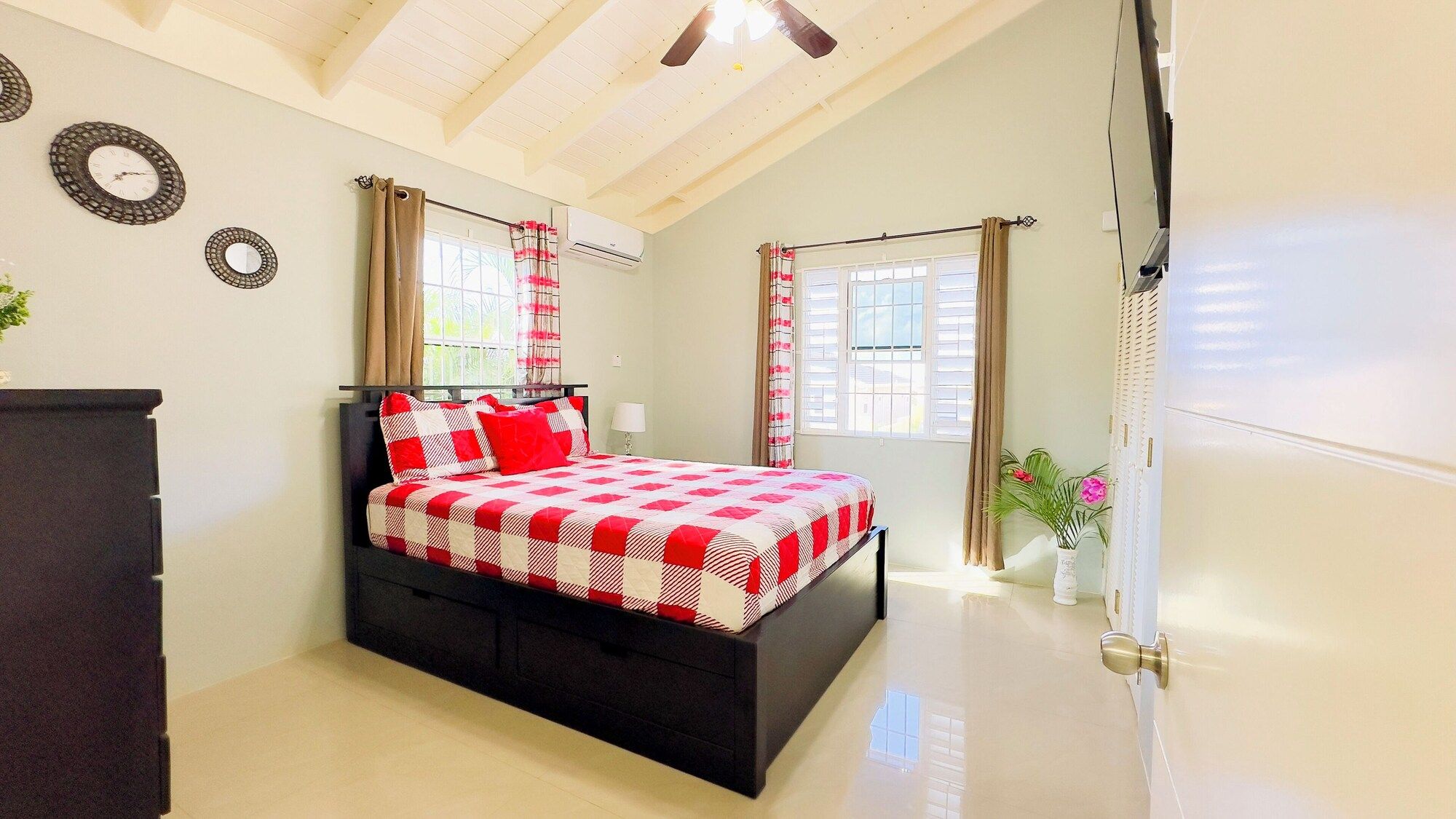 Jhadano Villa 3BR Pool Shuttle 3 Mins to Beach - פאלמאות' (ג'מייקה) - חדר שינה
