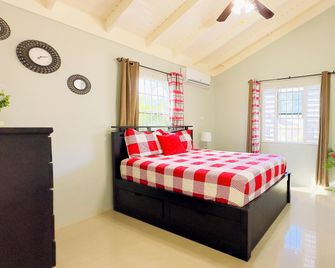 Jhadano Villa 3BR Pool Shuttle 3 Mins to Beach - פאלמאות' (ג'מייקה) - חדר שינה