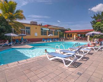 Las Americas - Santiago de Cuba - Piscina