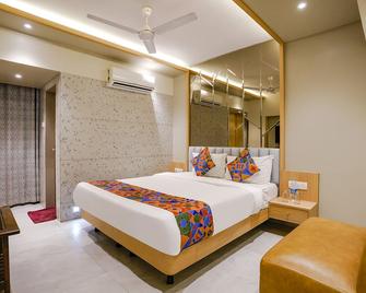 Fabhotel Springs Lodging - Utan - Bedroom