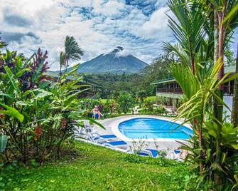 Hotel Lavas Tacotal - La Fortuna - Bể bơi