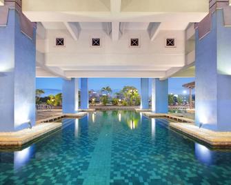 Lumire Hotel & Convention Centre - Jakarta - Pool