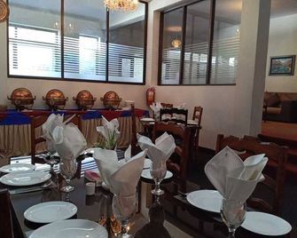 Skardu One - Skārdu - Restaurante