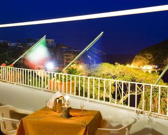 Hotel Residence S.Angelo - Serrara Fontana - Balkon