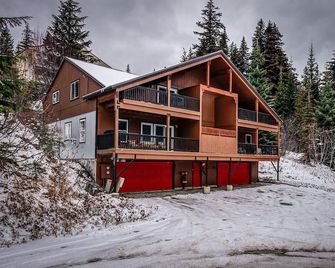 Ski in Ski out 3 bed/2bath+, with hot tub and lake views. - Sandpoint - Building