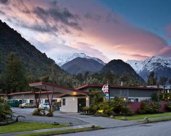 58 On Cron Motel - Franz Josef Glacier - Building