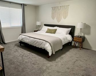 Sunlit Sage House - a peaceful retreat. 3 bed 2 bath bright & clean home - Moses Lake - Slaapkamer