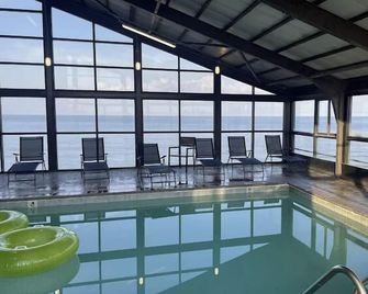 Sun & Sand Resort Oceanfront Suites - Virginia Beach - Pool