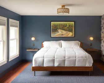 Shelburne Springs Hotel - Shelburne Falls