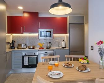 Apartaments Reial 1 - Tarragona - Kitchen