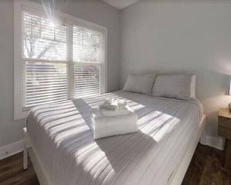 Tiny Living in Wilmore/South End - Charlotte - Bedroom