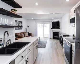 This condominium is a 2 bedroom(s), 1 bathrooms, located in North Logan, UT. - North Logan - Kitchen