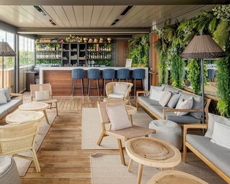 Grand Hotel Bellevue - ליל - בר