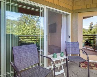 1/2 Mi to Olde Town: Mtn-View Gem w/ On-Site Trail - Issaquah - Balkon