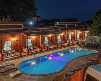 Pongphen Guesthouse - Sha Plus Certified - קאנצ'אנאבורי - בריכה