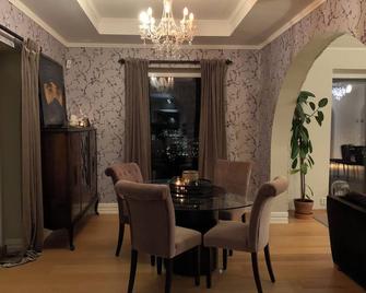Nydelig villa, med vanvittig utsikt! - Drammen - Comedor