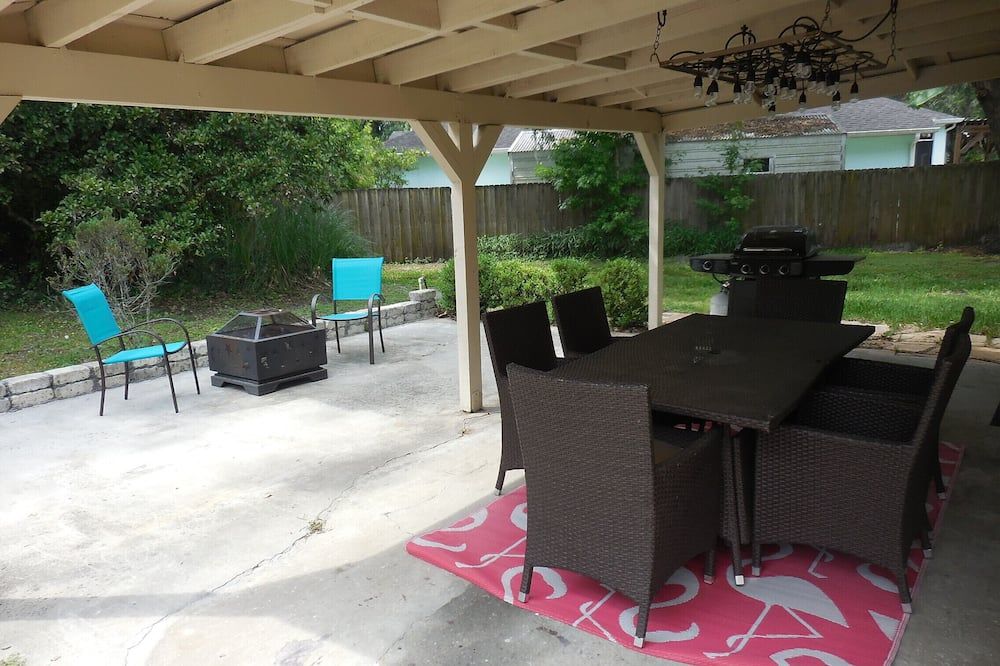 Gorgeous cottage w/pool on horse property in St. Augustine