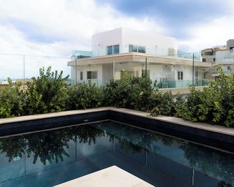 M31Boutique Suites - Mellieha - Басейн