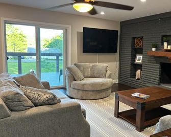 Beautiful Lake House in the middle of everything! - Lodi - Sala de estar