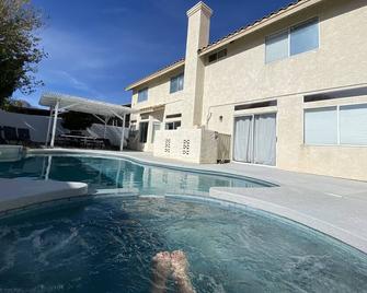 Full House (3 Bedrooms and Large Loft) - Cathedral City - Pool
