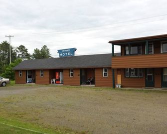 Bear Paw Inn - Michigamme - Edificio