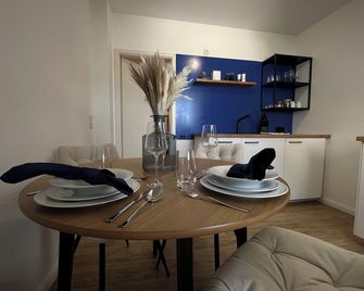 Nr 1 Wundervolles Helles Apartment direkt am historischen Marktplatz 46qm #Cosiness Company 21 - Schwerin - Essbereich