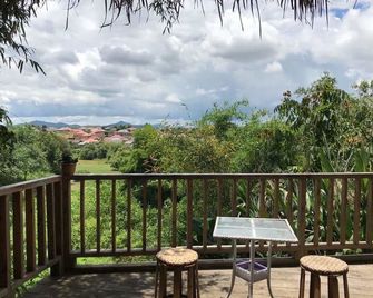 Pukyo Bed and Breakfast - Phonsavan - Balcony