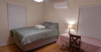 Amazing 2br Home - Steps To Unm North Campus - Albuquerque - Bedroom