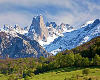 Stunning apartment above the marina in the center of Llanes. - Llanes - Building
