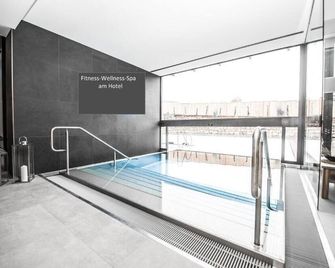 Montana Hotel Kassel-Süd - Guxhagen - Pool