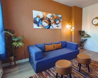 Old Detroit Charm 10 Mts Dtwn Free Parking - Detroit - Living room