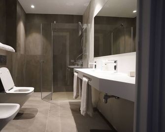 Hotel-Bodegas Fya - Navarrete - Baño