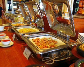 Patra Semarang Hotel & Convention - Semarang - Açık büfe