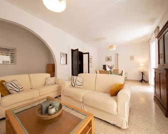 Large apartment close to rocky beach MCRE1-1 - Sliema - Living room