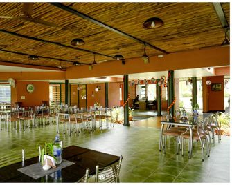 River Banks Madaparambil Resort - Thodupuzha - Restaurant