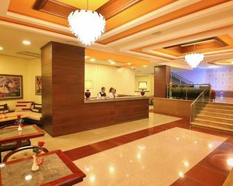 Hotel Austria - Tirana - Resepsjon