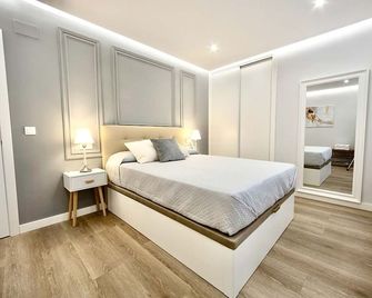 Urban Essences by Lugo Collection - Lugo - Bedroom