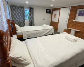 Low Price Clean Linen Free Stuff No. 3 sleep 15 persons - Rosehill