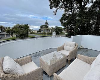 Summer Inn Motel - Orewa - Balcón