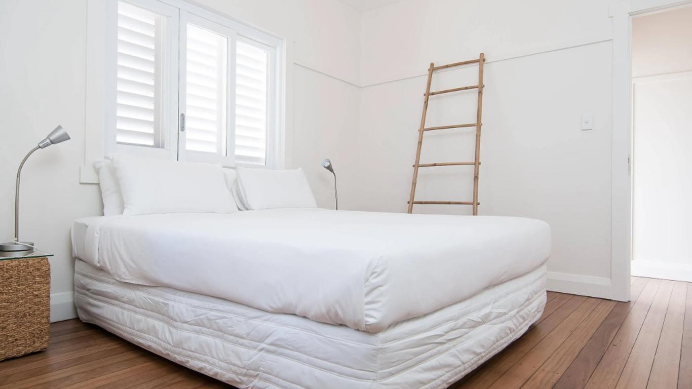 بايرون بالمز جست هاوس