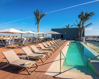 Hotel Málaga Vibes - מלאגה - בריכה